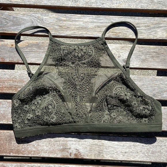 Victoria’s Secret Lacey Bralette - size small - Picture 1 of 7